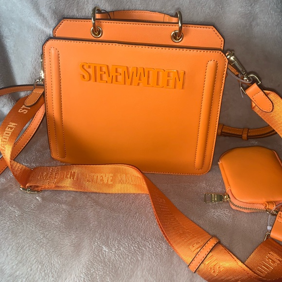 Steve Madden Handbags - Steve Madden viral Bevelyn TikTok crossbody bag in orange
